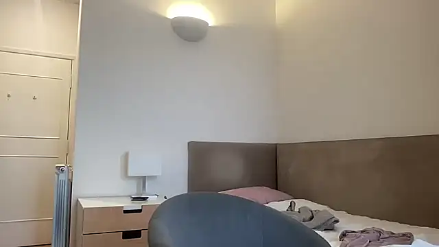 Mollyy998 online show from April 22, 2026, 9:16 am