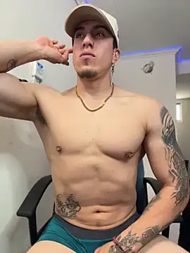 Snapshot of strongboy_ chatting on April 23, 2026, 2:40 pm strongboy online show from April 23, 2026, 2:40 pm