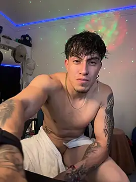 Snapshot of strongboy_ chatting on December 13, 2025, 8:04 pm strongboy online show from December 13, 2025, 8:04 pm