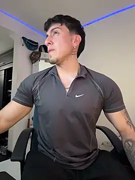 Snapshot of strongboy_ chatting on May 15, 2026, 4:38 pm strongboy online show from May 15, 2026, 4:38 pm