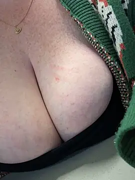 cinnatitties online show from September 19, 2025, 7:40 pm