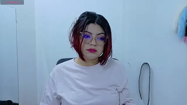 Catwhite  online show from March 21, 2025, 1:45 pm