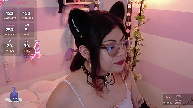 Catwhite  online show from March 25, 2026, 5:01 pm