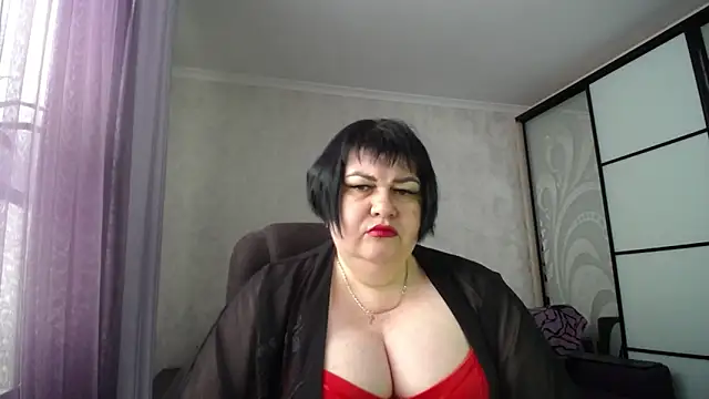 JuicyLady Di online show from May 10, 2026, 5:00 am