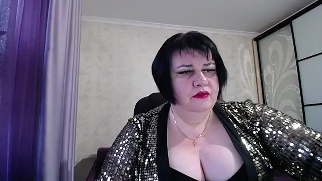 JuicyLady Di online show from October 15, 2025, 4:33 am