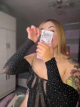 Snapshot of Sam_Thompsoon_ chatting on October 23, 2025, 3:38 am Sam Thompsoon online show from October 23, 2025, 3:38 am