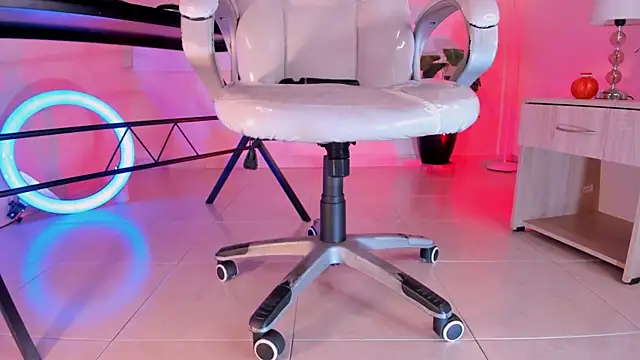 ArchieCollins online show from October 22, 2025, 9:03 pm