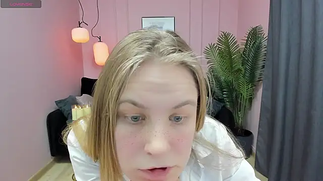 JadeSoft online show from February 5, 2025, 11:39 pm