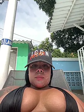 EmilyQueen3x online show from February 15, 2026, 3:11 pm