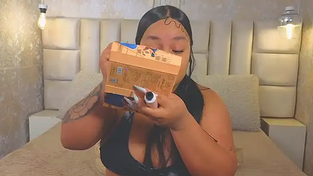 EmilyQueen3x online show from May 29, 2026, 12:00 pm