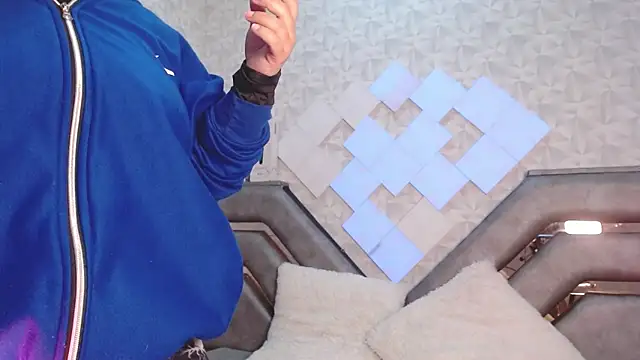 EmilyQueen3x online show from September 9, 2025, 1:31 pm