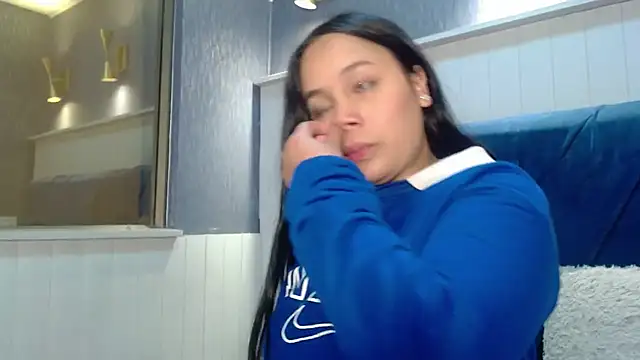 EmilyQueen3x online show from November 21, 2025, 1:10 pm