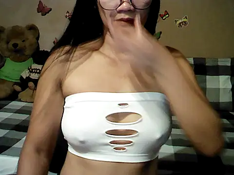Mia Rein online show from May 7, 2026, 1:54 am
