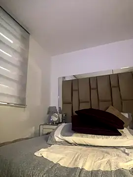 Amber Parker online show from December 5, 2025, 1:43 pm