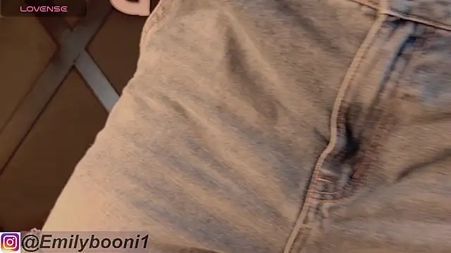 EmilyBoonny1 online show from February 18, 2025, 8:25 pm