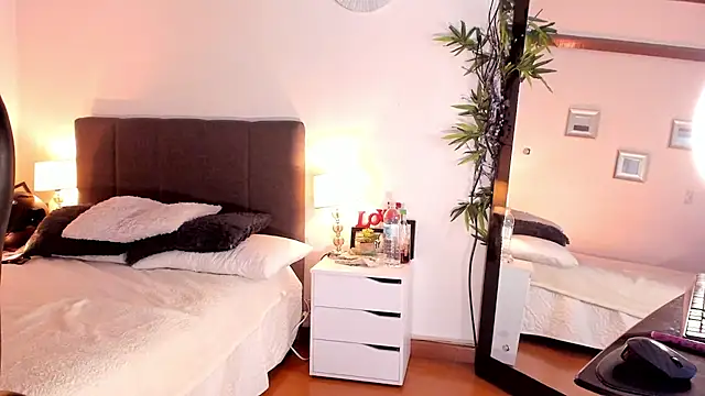 Alicee Levine online show from March 19, 2025, 12:26 am