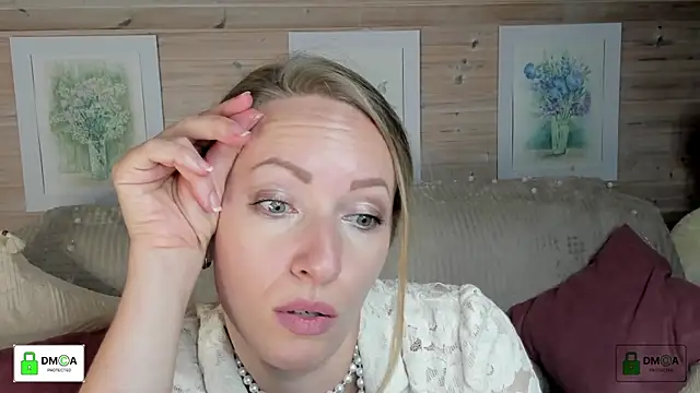 Queenymel online show from September 20, 2025, 3:17 pm