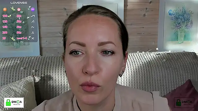 Queenymel online show from October 1, 2025, 2:21 pm