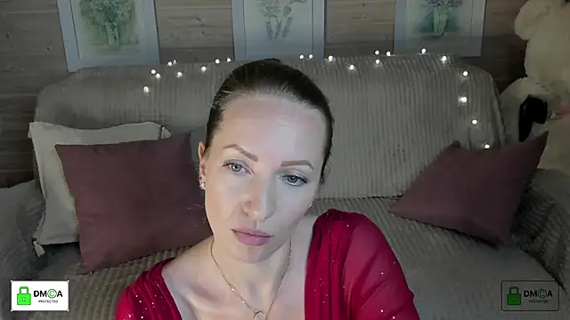 Queenymel online show from October 24, 2025, 5:01 pm