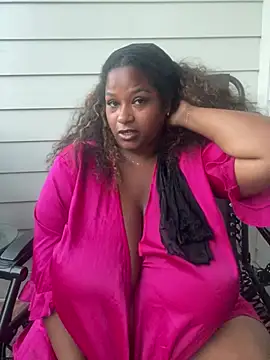 Snapshot of BigFineSelena chatting on August 2, 2026, 1:04 am BigFineSelena online show from August 2, 2026, 1:04 am