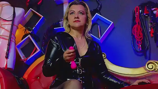 PerlaDivaio online show from March 3, 2025, 1:12 pm