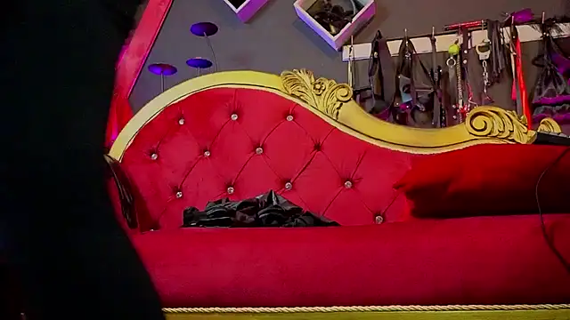 PerlaDivaio online show from October 25, 2025, 2:07 pm