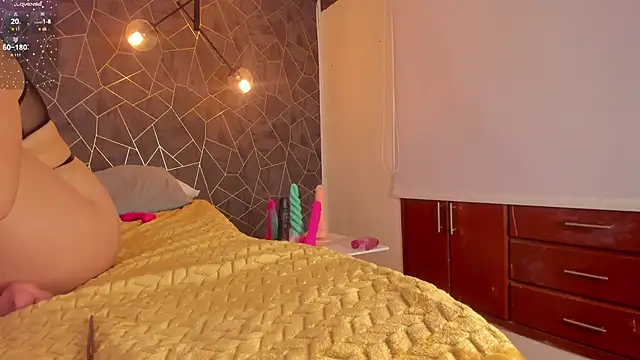 dayra angels online show from October 27, 2025, 8:10 pm