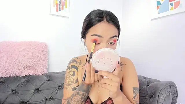 miss soffi  online show from November 24, 2025, 12:27 pm