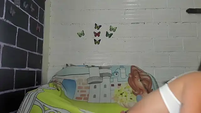 Snapshot of sarasandle chatting on December 3, 2025, 2:34 am sarasandle online show from December 3, 2025, 2:34 am