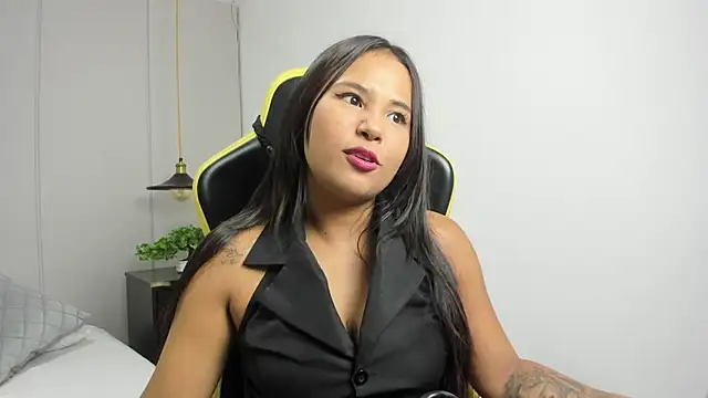 isabella florez online show from March 3, 2026, 12:01 pm