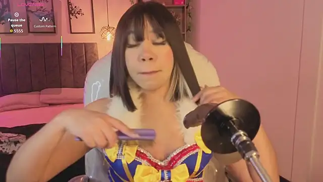 Snapshot of Olivia_ds chatting on October 23, 2025, 4:33 am Olivia ds online show from October 23, 2025, 4:33 am