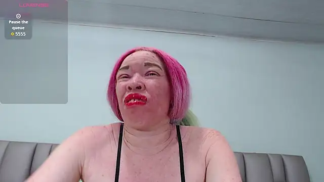 Kittywhiteass online show from November 7, 2025, 1:10 am