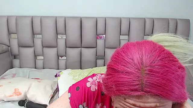 Kittywhiteass online show from October 29, 2025, 11:14 pm