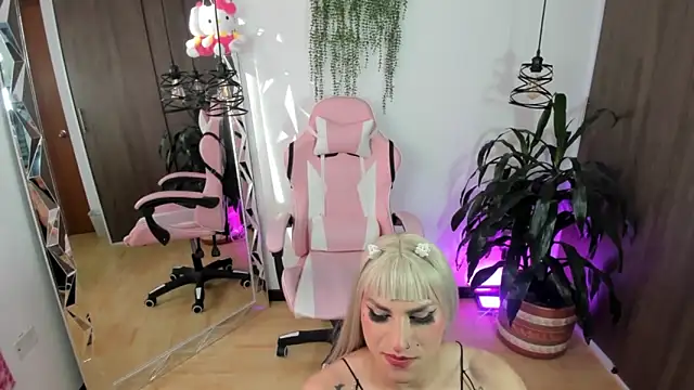 queenramoona-hot online show from April 13, 2026, 9:30 pm