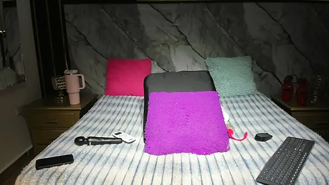 Snapshot of Niyirey1 chatting on September 23, 2025, 12:12 pm Niyirey1 online show from September 23, 2025, 12:12 pm