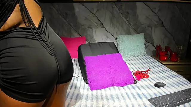 Snapshot of Niyirey1 chatting on October 14, 2025, 12:28 pm Niyirey1 online show from October 14, 2025, 12:28 pm