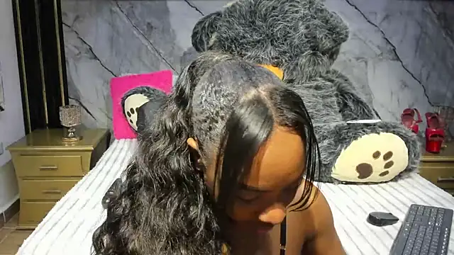 Snapshot of Niyirey1 chatting on November 22, 2025, 12:26 pm Niyirey1 online show from November 22, 2025, 12:26 pm