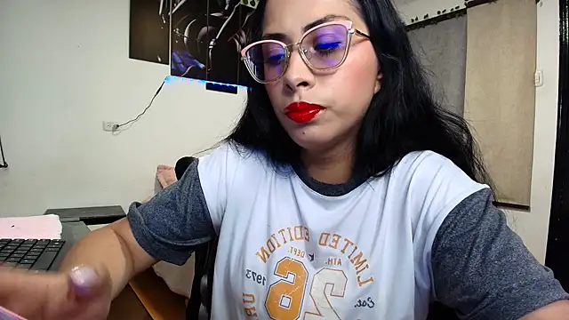 yesie hot online show from June 12, 2026, 1:25 am
