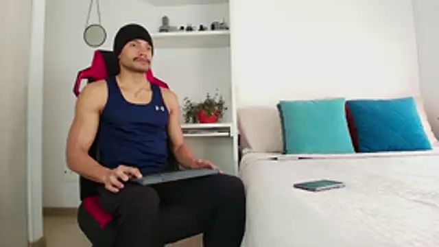 Robyn Miller online show from November 4, 2025, 7:28 pm