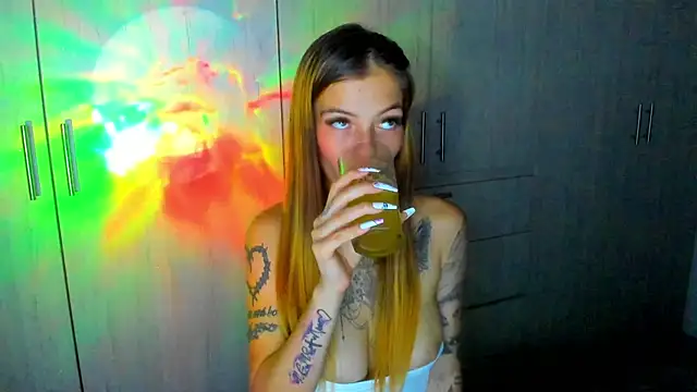 Snapshot of barbiee_05 chatting on October 15, 2025, 5:06 am barbiee 05 online show from October 15, 2025, 5:06 am