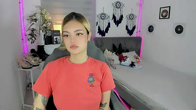 AlexandraMooree online show from January 12, 2026, 11:31 pm