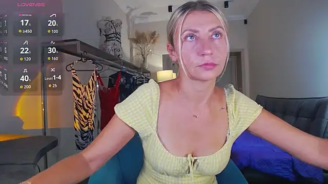 ZoeGrant online show from September 25, 2025, 7:42 pm