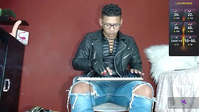 TomLover 12 online show from February 12, 2025, 10:24 am