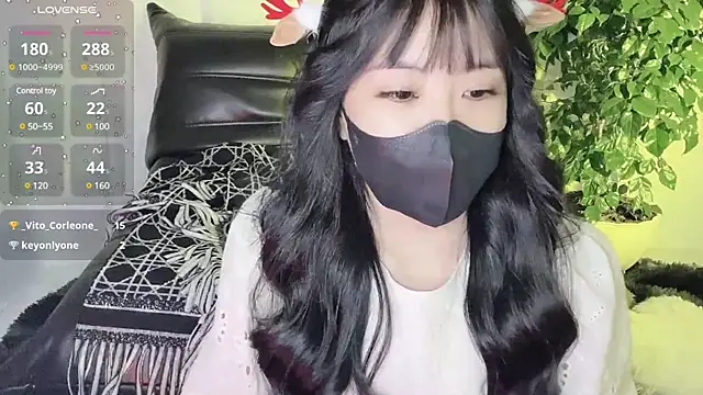 Mya Lee online show from December 24, 2024, 4:40 pm