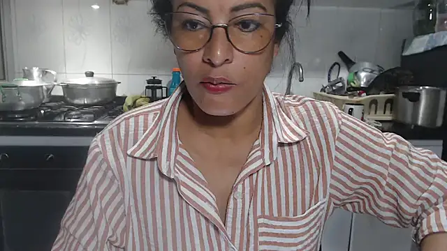 kateleyagrey online show from November 24, 2025, 8:20 pm