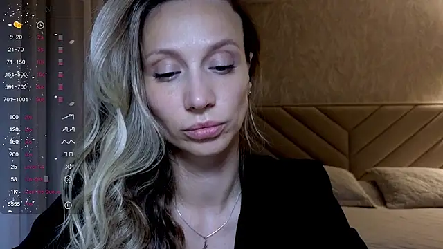 Snapshot of Alice_Wonders chatting on July 2, 2026, 8:04 pm Alice Wonders online show from July 2, 2026, 8:04 pm