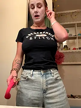 ClumsyLink online show from November 1, 2025, 10:47 pm