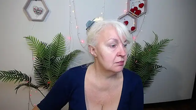 BlondyLeeBest online show from April 15, 2026, 6:23 pm
