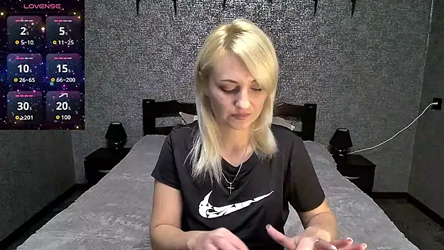 annagreeneyess online show from November 3, 2025, 2:42 pm