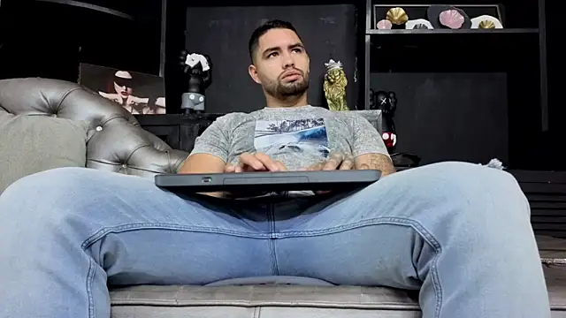 matteosantos online show from November 22, 2025, 11:42 am